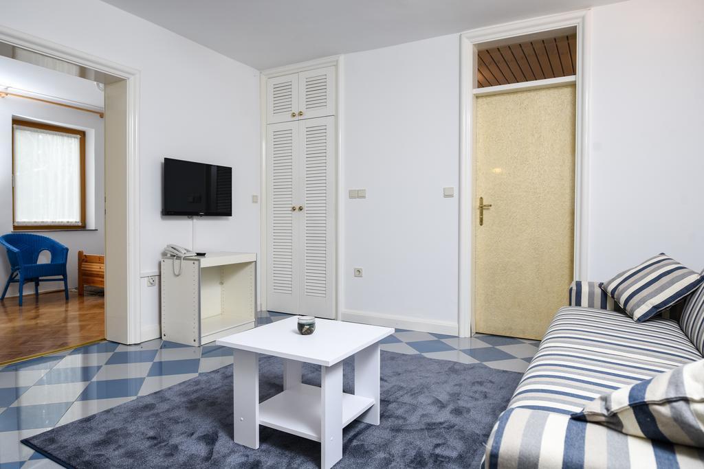 Apartmani Alice Apartment *