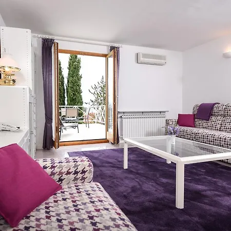 Apartmani Alice Njivice Exterior photo