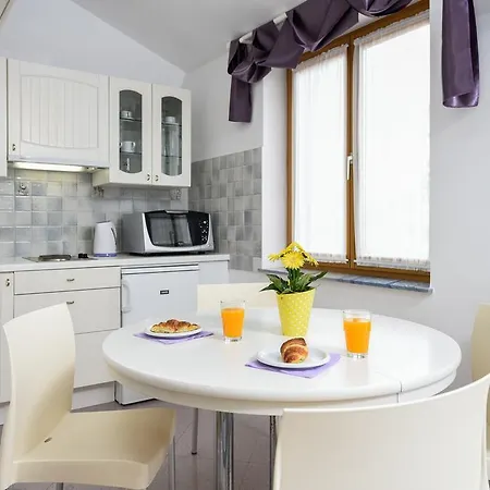 Apartmani Alice Njivice Exterior photo