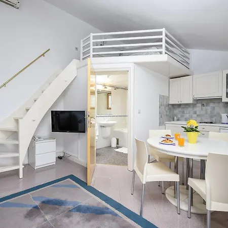 Apartmani Alice Njivice Exterior photo