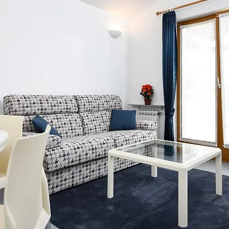 Apartmani Alice Njivice Exterior photo