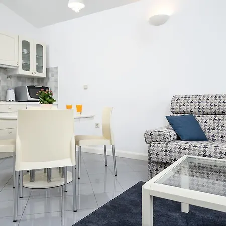 Apartmani Alice Njivice Exterior photo